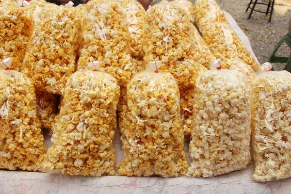 Popcorn Med Smör Läcker Gata Mat — Stockfoto