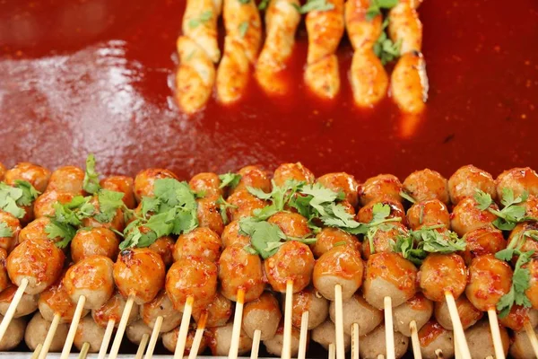 Las Albóndigas Fritas Son Deliciosas Comida Callejera —  Fotos de Stock