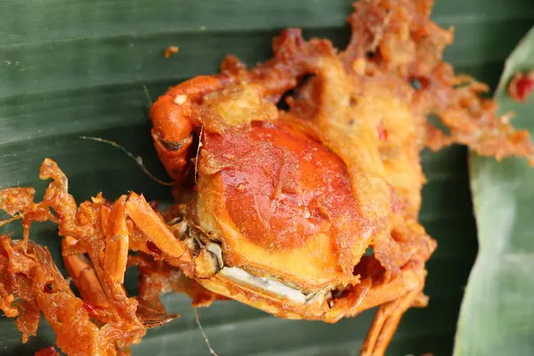 揚げ蟹は美味しい屋台の食べ物で — ストック写真