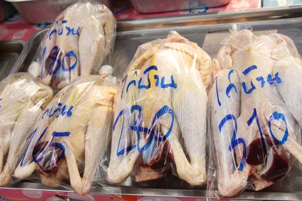 Свежий Цыпленок Приготовления Пищи Рынке — стоковое фото