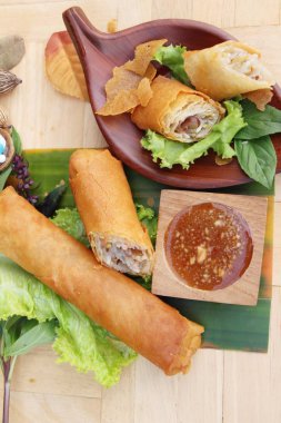 Meze yemek için geleneksel tava böreği