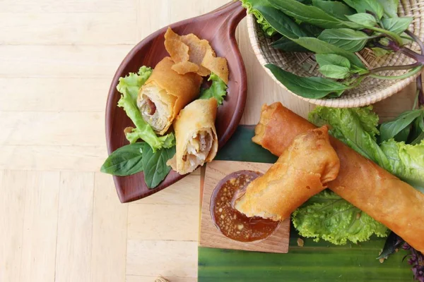 传统的开胃食品炸春卷 — 图库照片