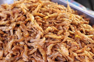 Kızarmış balık sokak gıda lezzetlidir