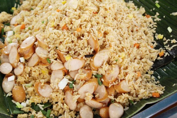 Nasi Goreng Sosis Dengan Sayuran Sangat Enak — Stok Foto