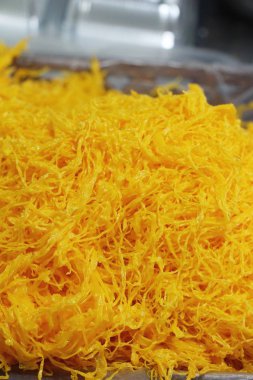 Altın tatlıdır yumurta sarısı, Tay tatlı