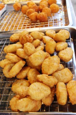 Kızarmış tavuk nuggets sokak gıda lezzetli