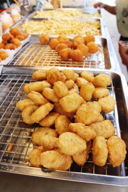 Kızarmış tavuk nuggets sokak gıda lezzetli