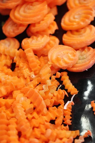Picar Zanahorias Frescas Para Cocinar Mercado —  Fotos de Stock