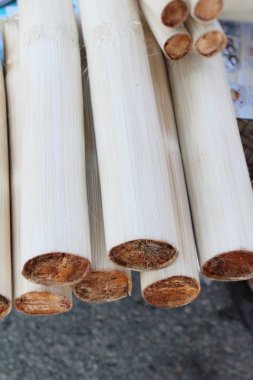 Hindistan cevizi sütü ile yapışkan pirinç bambu kavrulmuş