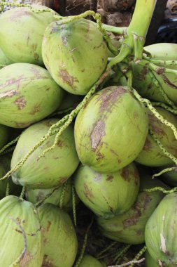 Hindistan cevizi meyve sokak gıda lezzetlidir