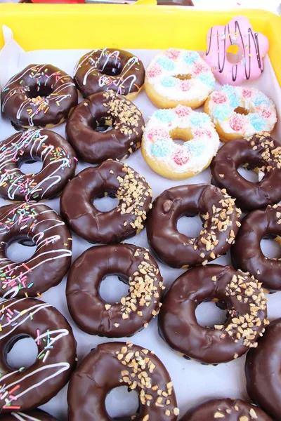 Viel Donut Und Erdbeermarmelade — Stockfoto