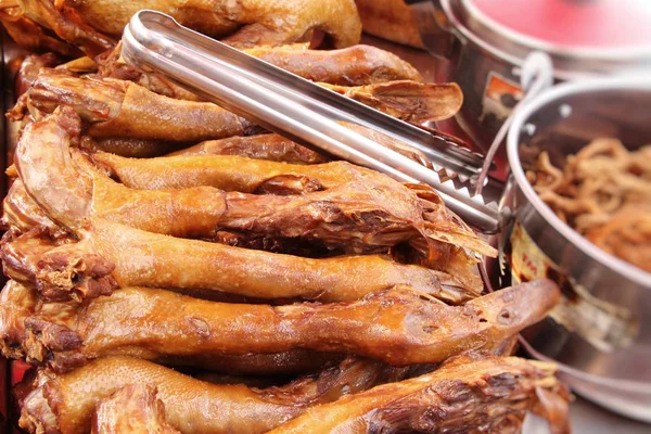 Komposto ördek sokak gıda lezzetlidir — Stok fotoğraf