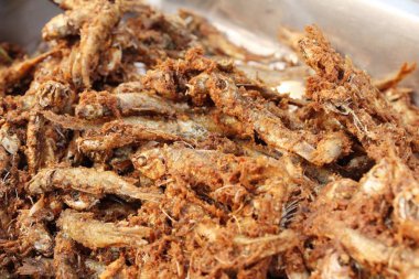 Kızarmış balık sokak gıda lezzetlidir