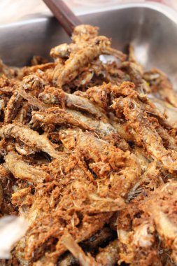 Kızarmış balık sokak gıda lezzetlidir