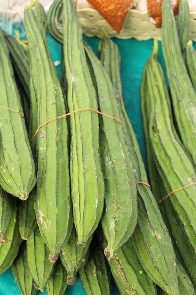 Luffa acutangula för matlagning på gata mat — Stockfoto