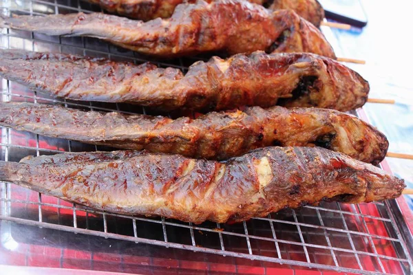 Grilled fish is delicious at street food — Stock Photo, Image