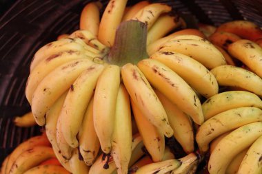 Olgun muz sokak gıda lezzetlidir