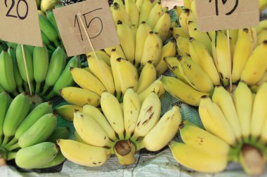 Olgun muz sokak gıda lezzetlidir