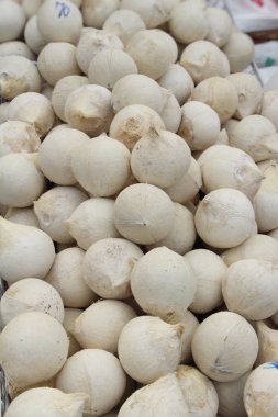 Hindistan cevizi meyve sokak gıda lezzetlidir