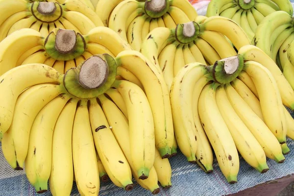 Ripe banana is delicious at street food — Stock Photo, Image