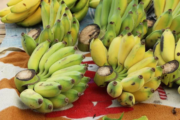 Reife Banane ist köstlich beim Street Food — Stockfoto