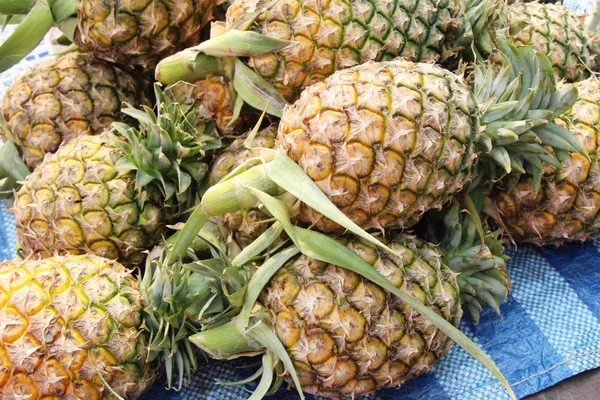 Fresh pineapple is delicious in street food — Stock Photo, Image