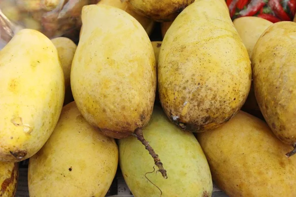 Ripe mango fruit delicious at street food — Stock Photo, Image