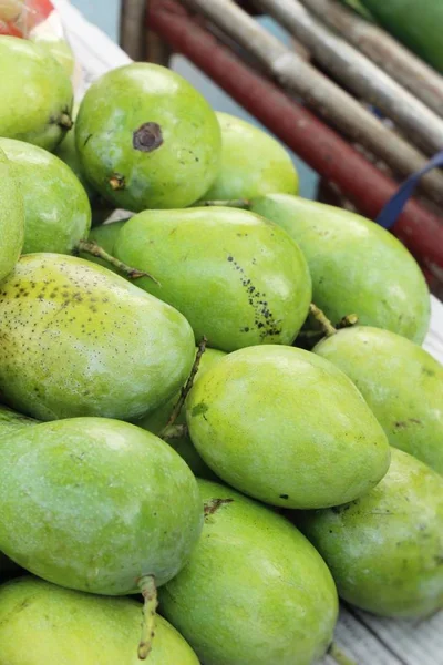 Mango fruit is delicious at street food — Stock Photo, Image