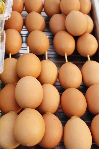 Gegrilde eieren is heerlijk in straatvoedsel — Stockfoto