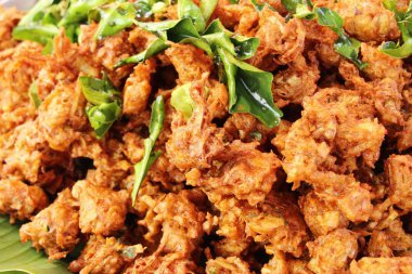 Fried mantar pasta sokak gıda lezzetlidir 