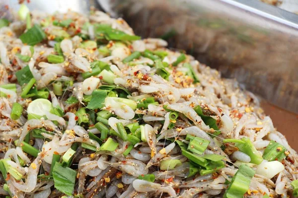 Baharatlı karides salatası sokak gıda lezzetli — Stok fotoğraf