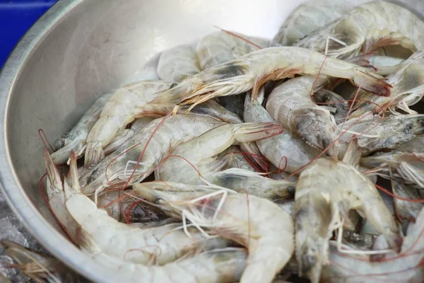 Fresh shrimp for cooking at street food — Stock Photo, Image