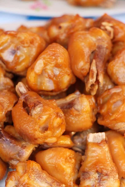 Ayam rebus dengan saus ikan di pasar. — Stok Foto