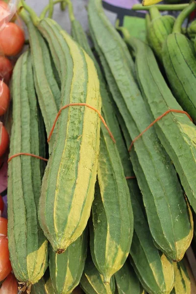 Luffa acutangula för matlagning på gata mat — Stockfoto