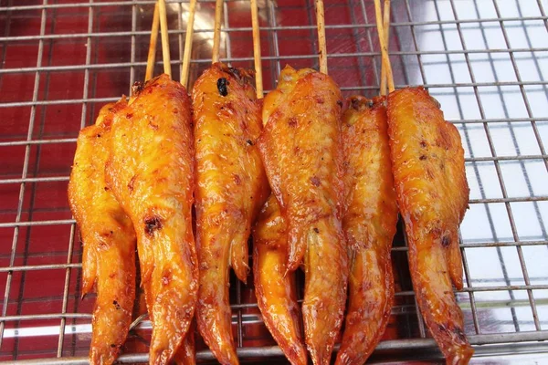 Pollo alla griglia è delizioso al cibo di strada — Foto Stock