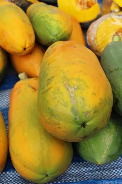 Rijpe papaya is heerlijk in de markt — Stockfoto