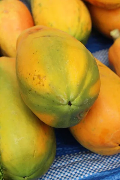 Reife Papaya ist köstlich auf dem Markt — Stockfoto