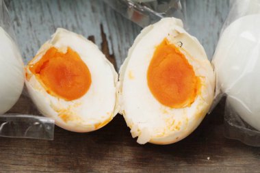 Tuzlu yumurta sokak gıda lezzetlidir