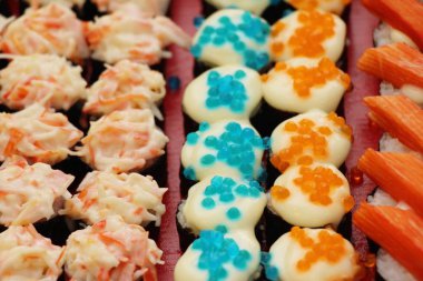 Karışık rulo suşi set lezzetli, Japon gıda