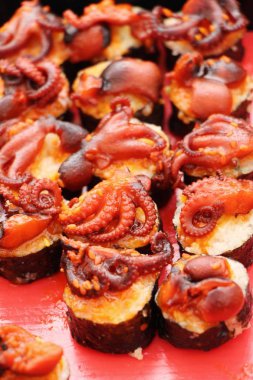 Karışık rulo suşi set lezzetli, Japon gıda