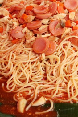 Spagetti sokak gıda lezzetli domuz eti ile