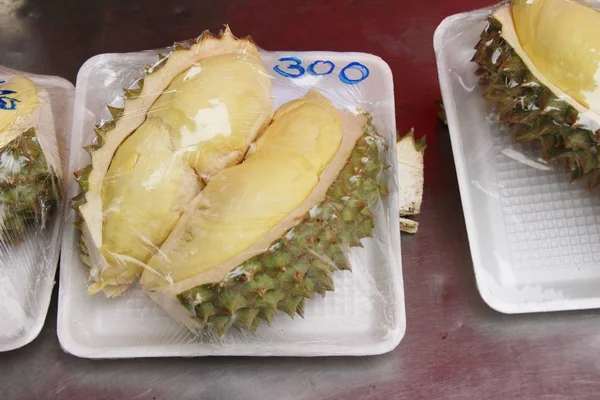La fruta duriana es deliciosa en la comida callejera — Foto de Stock