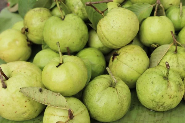Guava meyve sokak gıda lezzetlidir — Stok fotoğraf