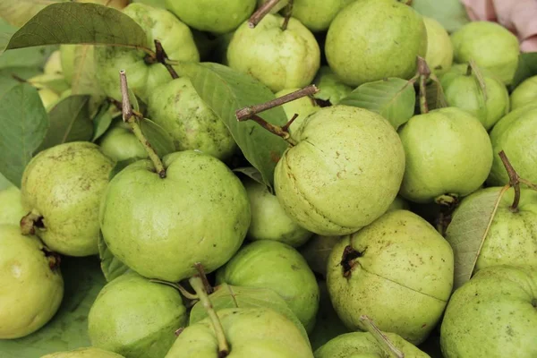 Goyave fruits est délicieux à la nourriture de rue — Photo