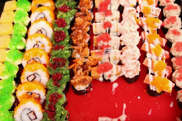 Mieszane roll sushi set pyszne, Japoński żywności — Zdjęcie stockowe