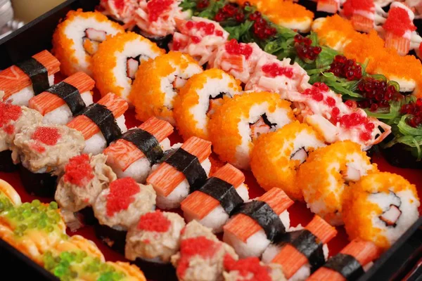 Mieszane roll sushi set pyszne, Japoński żywności — Zdjęcie stockowe