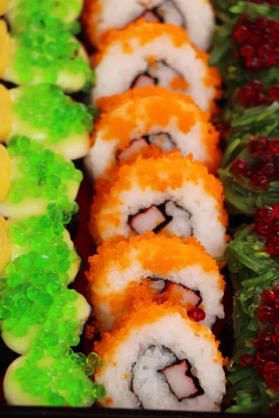 Mieszane roll sushi set pyszne, Japoński żywności — Zdjęcie stockowe