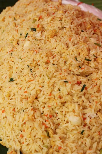 Nasi goreng udang dengan sayuran lezat — Stok Foto