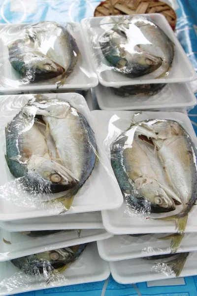 Makreel vissen op straat eten heerlijk gestoomde — Stockfoto