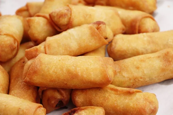 Rolos de primavera fritos tradicionais para alimentos aperitivos — Fotografia de Stock